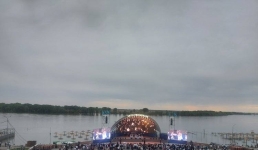 Поколение победителей спело о любви к Родине на сцене «Ertis Promenade»