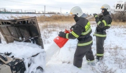 В Павлодаре потушили горящий автомобиль