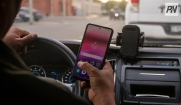 Павлодарца оштрафовали за разговор за рулём