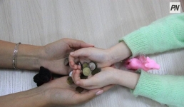 Какие выплаты положены казахстанкам по уходу за ребёнком