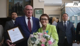 Павлодарскую поэтессу удостоили медали Пушкина