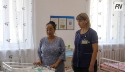 В Павлодаре медики спасли недоношенного младенца