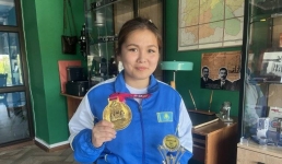 Девочка из Аксу «заткнула за пояс» соперниц в Индии