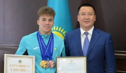 Асаин Байханов поздравил павлодарских гимнастов, с триумфом выступивших в Корее