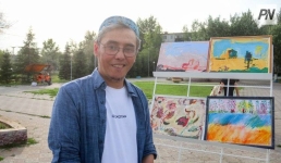 Незрячие жители Аксу учатся видеть сердцем и рисовать картины