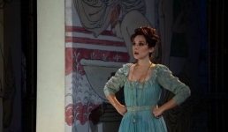 Павлодарская оперная певица проведёт гастроли без пауз