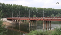 В Павлодаре девушка спрыгнула с моста в реку