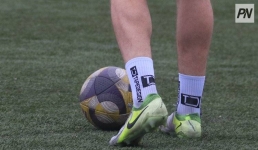 Футболисты «Иртыша» расписались на мяче для железинских детей