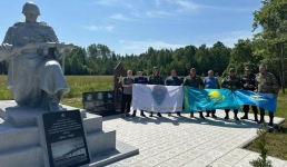 Павлодарцы возложили горсть земли на могилу земляка, погибшего в годы ВОВ в Белоруссии