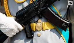 В Павлодаре военнослужащие показали мажилисмену армейский быт