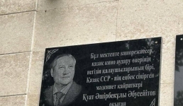 В Павлодаре память о Куате Абусеитове увековечили в мраморе