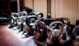 Иртышские полицейские соревновались в поднятии гирь