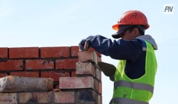 Аким Экибастуза посетил стройплощадку будущей школы