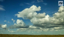 Синоптики рекомендуют павлодарцам не убирать далеко зонтики