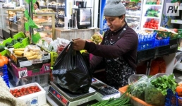 В Аксу проверили цены на социальные продукты