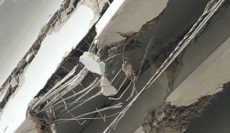 В Павлодарской области ковш экскаватора повредил балку моста