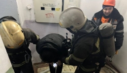 В Павлодаре при пожаре в пятиэтажке спасли пять человек