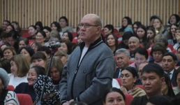 Аким Павлодарской области объяснил, как сдерживаются цены