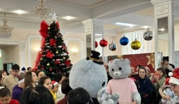 В Павлодаре особенным детям подарили настоящий новогодний праздник