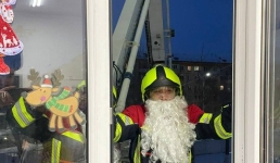 В Павлодаре «противопожарный» Дед Мороз вошел через окно