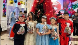 В Павлодарском районе детям вручили по 100 тысяч тенге в канун Нового года