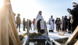 В Павлодаре прошёл чин водоосвящения и начались крещенские купания