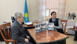 Павлодарский автор передал библиотеке книгу о блокаде