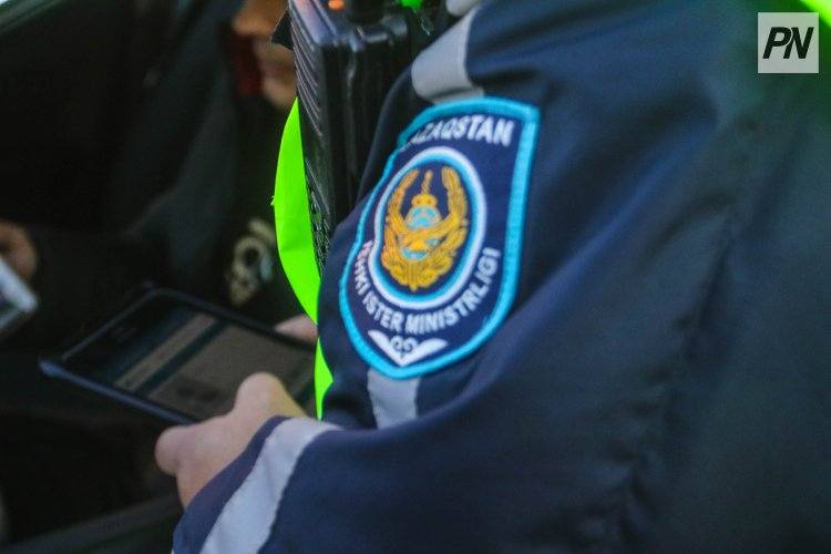 Экибастузских волонтёров наградили за помощь полиции