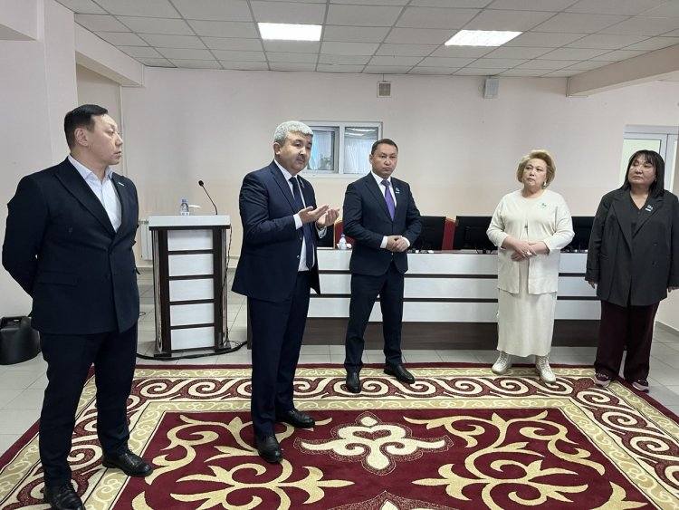 Медикам Павлодара разъяснили проект новой Конституции