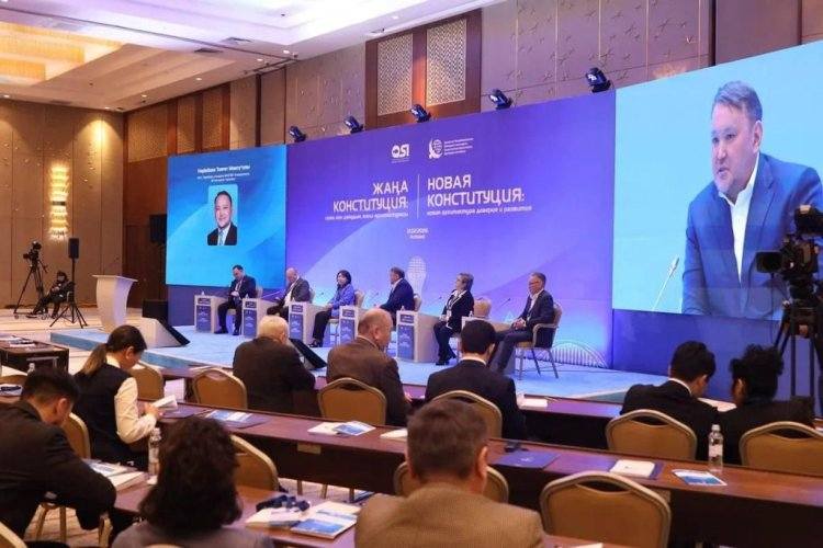 Ключевые положения проекта новой Конституции обсудило экспертное сообщество