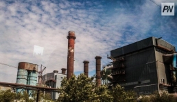 На Аксуском заводе ферросплавов сильный буран повредил дымовую трубу