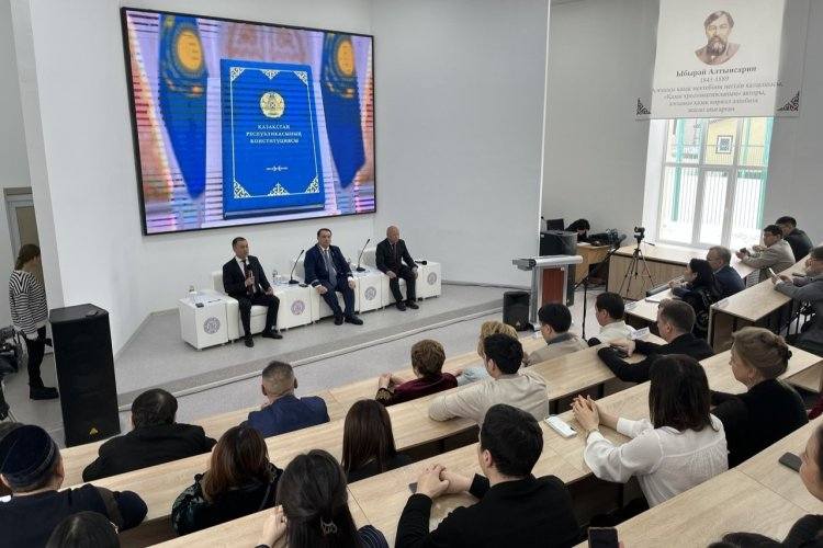 В павлодарском вузе рассказали, как стать счастливым