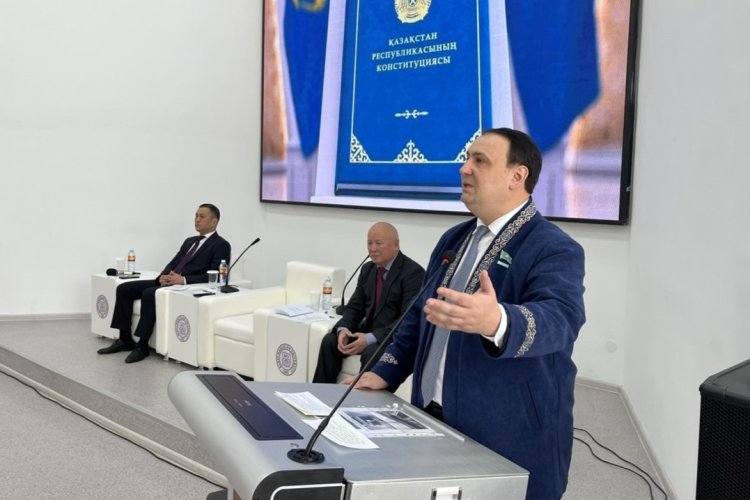 Павлодарские коалиционеры встретились с каждым третьим жителем области