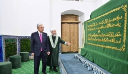 Касым-Жомарт Токаев посетил Мавзолей Ходжи Ахмеда Яссауи