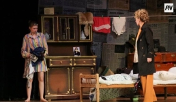 В Павлодаре театральная премьера раскрыла закулисную правду актёрской жизни