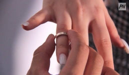 Павлодарке помогли избавиться от кольца