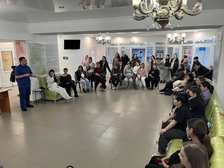 В Павлодаре будущим мамам рассказали об опасности гаджетов