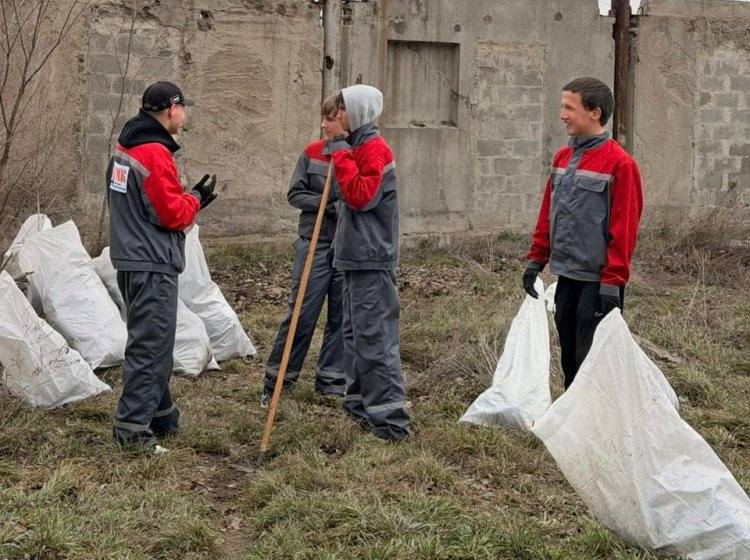 Молодежь Аксу навела порядок на улицах города