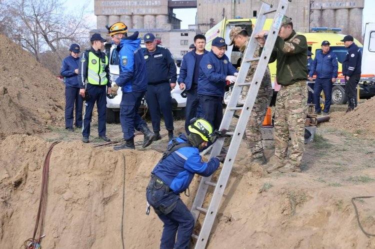 Двое погибли при обрушении грунта в Павлодаре