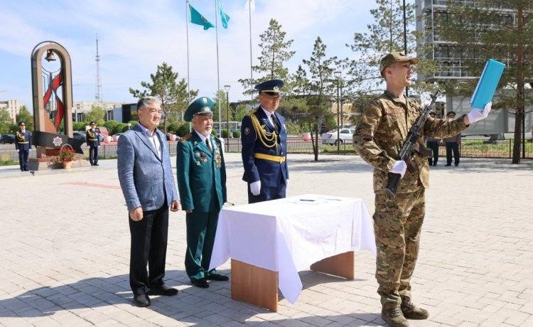В Павлодаре молодые сотрудники ДЧС приняли присягу