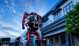 В Китае Unitree Robotics выпустила пилотируемого робота-трансформера