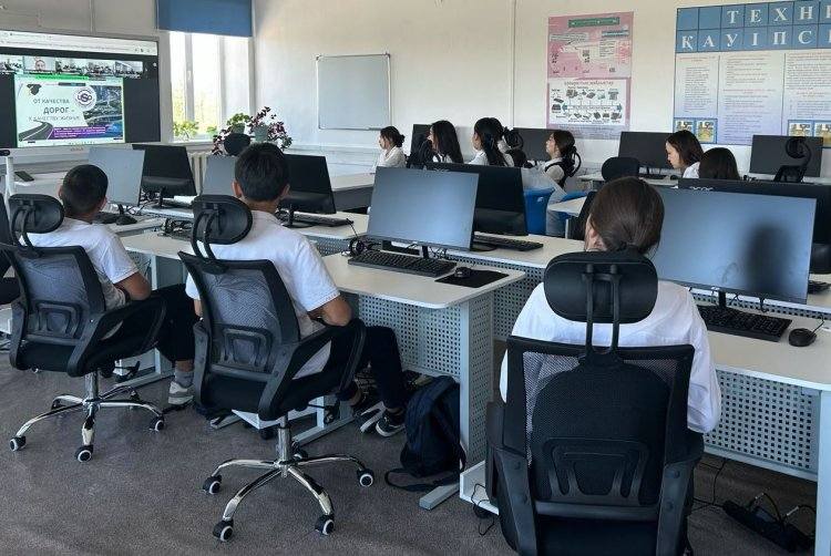 Профориентацию с сельскими школьниками провели павлодарские дорожники
