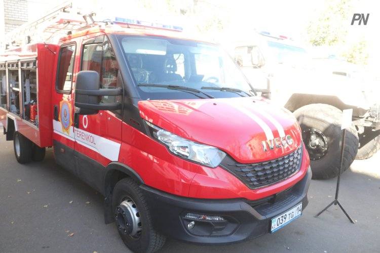 В Павлодаре ликвидировали пожар  в здании кондитерского цеха