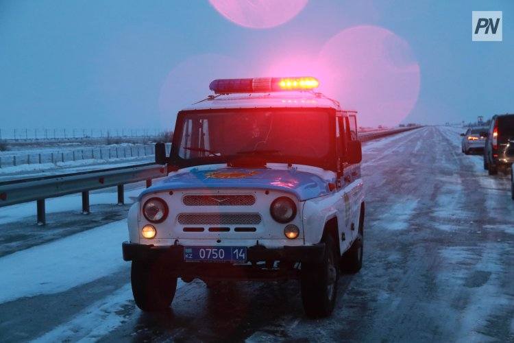 Полицейский Кеменгера вытащил ребенка из снега