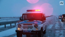 Полицейский Кеменгера вытащил ребенка из снега