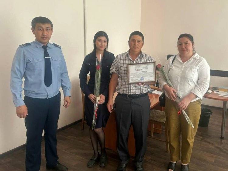 «Спасибо за дочь»: в Экибастузе наградили тёзку знаменитой певицы