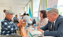 Партийцев попросили не закрывать отделение почты в Актогайском районе