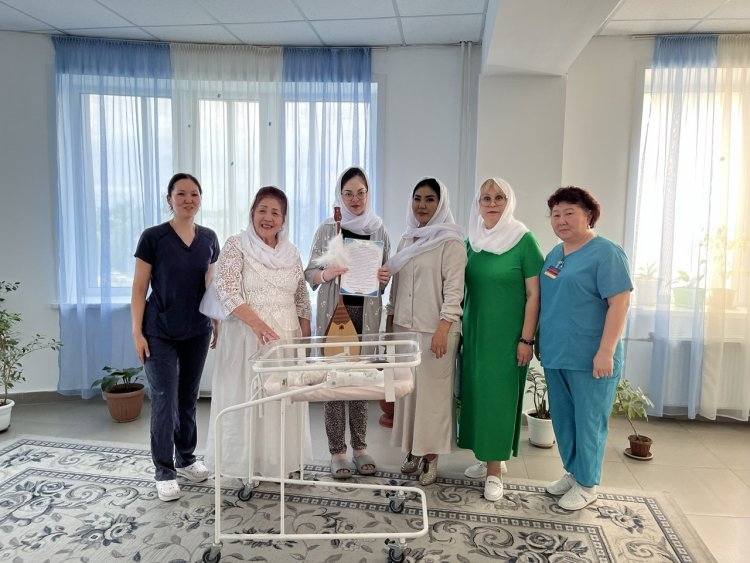 В Павлодаре новорожденной подарили древний национальный инструмент