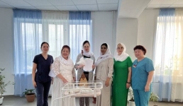В Павлодаре новорожденной подарили древний национальный инструмент