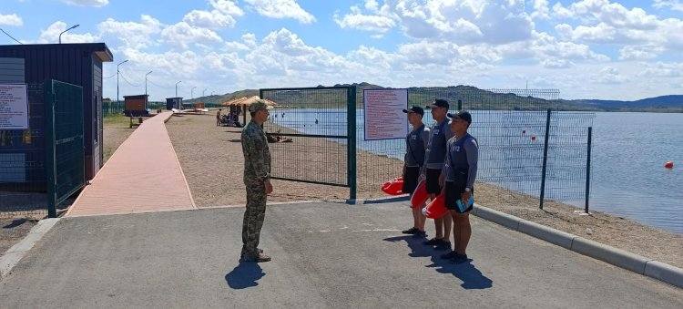 В Баянауле спасатели эвакуировали с озера семь человек